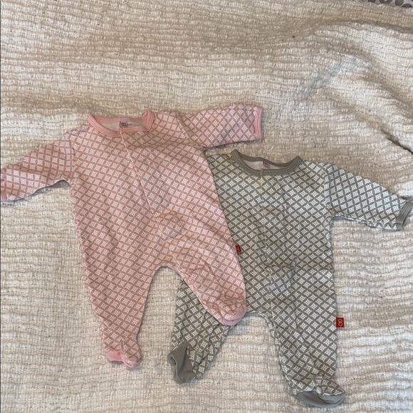 Pair of Smart Close Magnetic Sleeper Pajamas - Picture 1 of 5